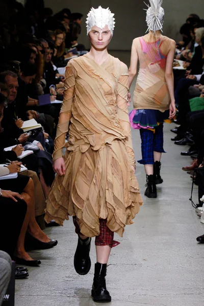 Look 10